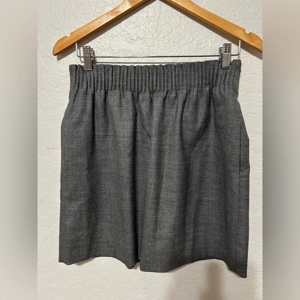 🪗J. Crew Gray Mini Skirt elastic waist size 4 GUC..